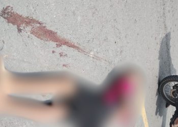 Com as mãos amarradas, um homem, ainda não identificado, foi encontrado baleado e agonizando no ramal. Baleado e