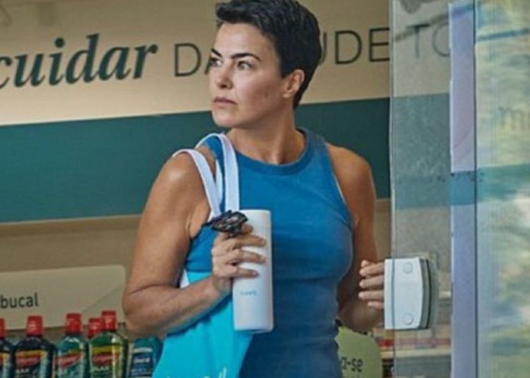 Afastada da TV há 15 anos, a atriz Ana Paula Arósio fez uma rara aparição pública na segunda-feira (29/7). Ana Paula