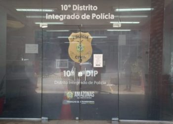 O poste mijando no cachorro, em Manaus. O cúmulo do ridículo