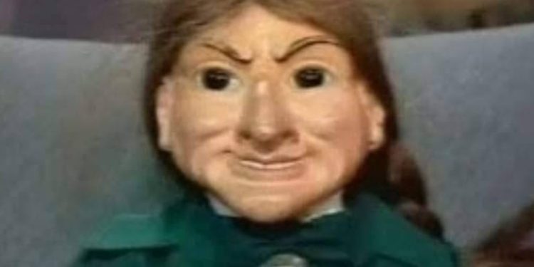 Na década de 70 aconteciam coisas que até Deus duvida. Uma dessas era Letta, a cópia de uma boneca cigana. A boneca