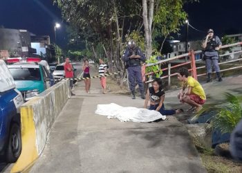 Um jovem identificado apenas como Victor, foi morto com um tiro no peito na noite de quarta-feira (17). Jovem é