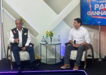 Caio André em conversa aberta no palco do Maskate