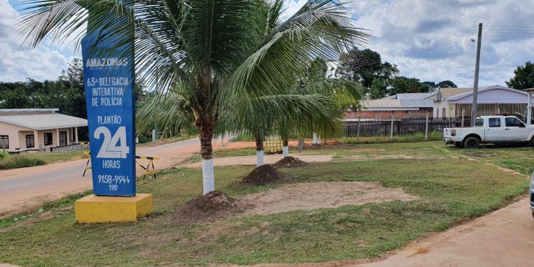 Um homem de 40 anos foi preso por violência familiar e violência contra o idoso contra as irmãs, de 53. Em Pauini