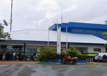 Policiais civis da Delegacia Especializada de Polícia (DEP) de Manacapuru (a 68 quilômetros de Manaus). Mãe flagra