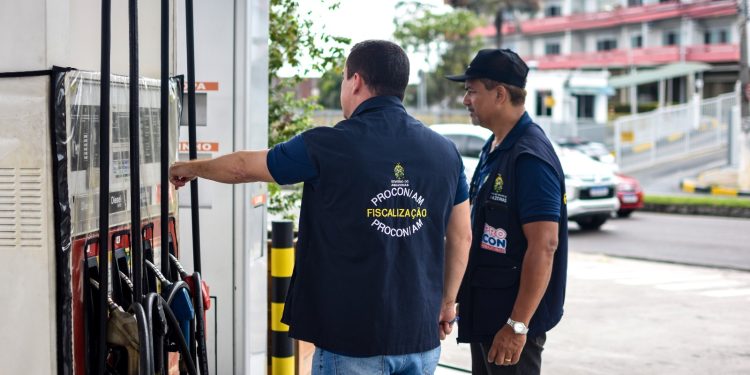O Instituto de Defesa do Consumidor (Procon-AM) notificou 100 postos de combustíveis durante a fase. Procon