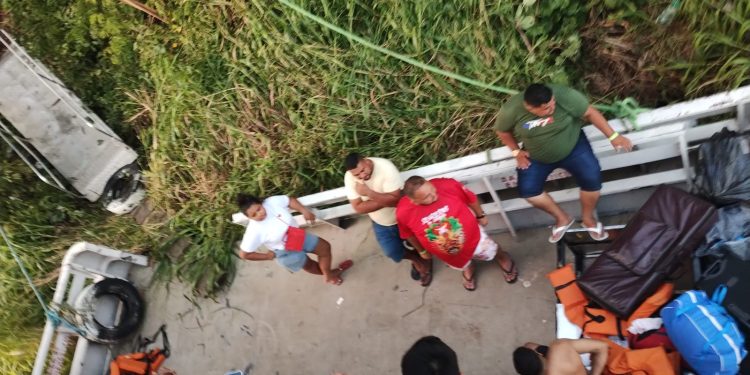 Embarcação de Parintins com destino a Manaus fica à deriva no Rio Amazonas; veja o vídeo