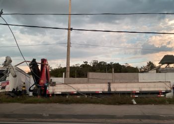 Alguns bairros de Manaus ficaram sem energia elétrica após um acidente de trânsito no Rapidão Rodoanel. Vídeo