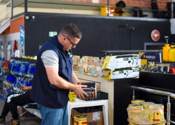 O Instituto de Defesa do Consumidor (Procon-AM) autuou nesta quinta-feira (11) uma loja de material de. Loja de