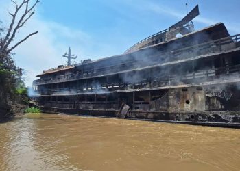 ‘Foi muito rápido, diz testemunha de incêndio em barco no Amazonas