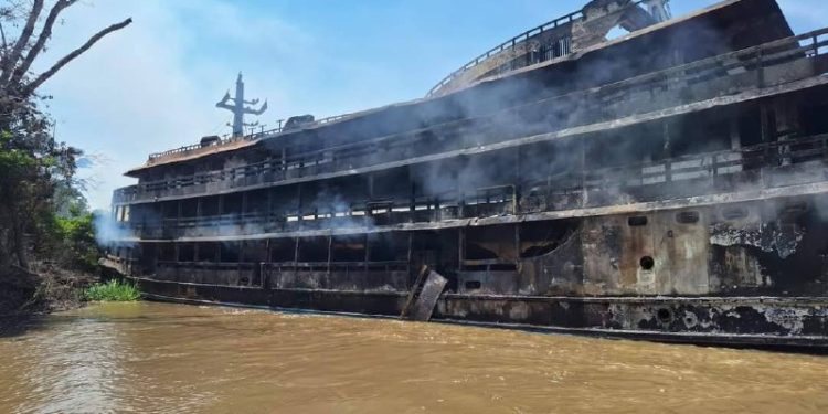 ‘Foi muito rápido, diz testemunha de incêndio em barco no Amazonas