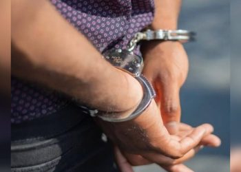 Marido é preso após espancar mulher na frente dos filhos com remo no AM