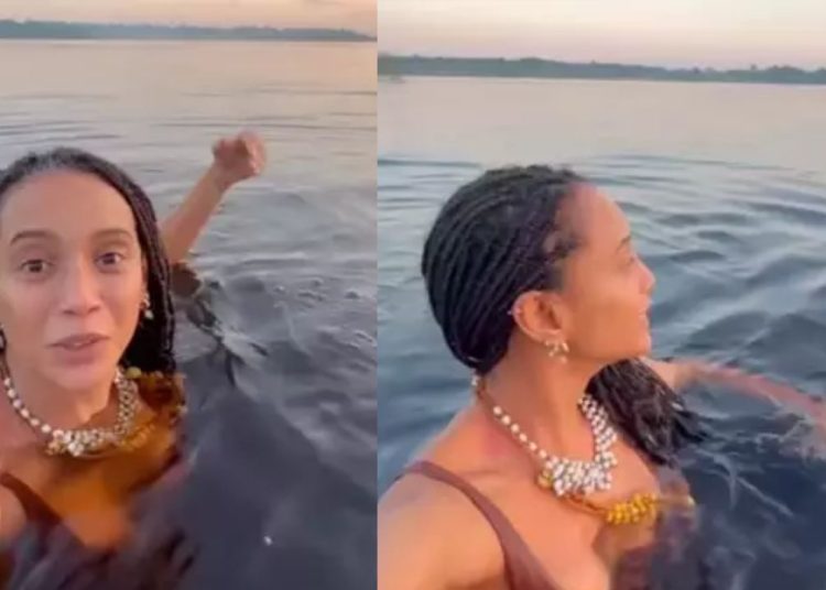 Taís Araújo e Lázaro Ramos mergulham com botos no Rio Amazonas