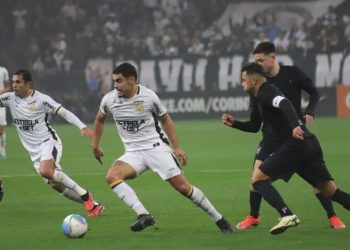 Criciúma perde de virada para o Corinthians pela Série A