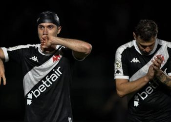 Corinthians faz jogo apático e acaba superado pelo Vasco no Brasileirão