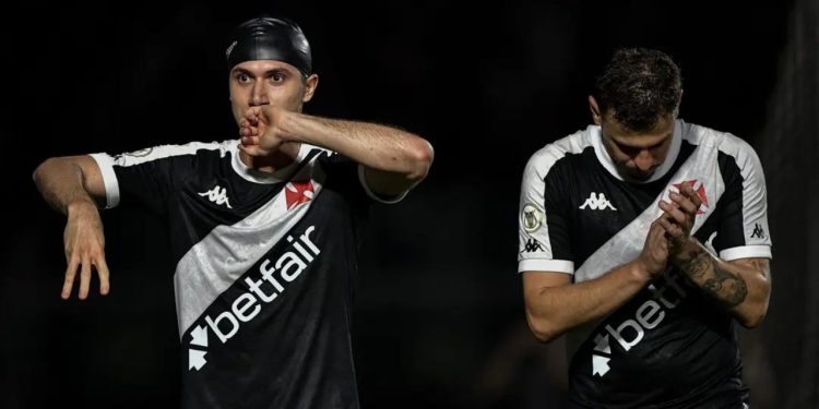 Corinthians faz jogo apático e acaba superado pelo Vasco no Brasileirão