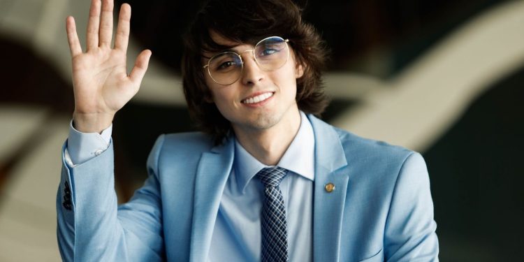 Amom Mandel confirma presença na TV Maskate nesta terça-feira