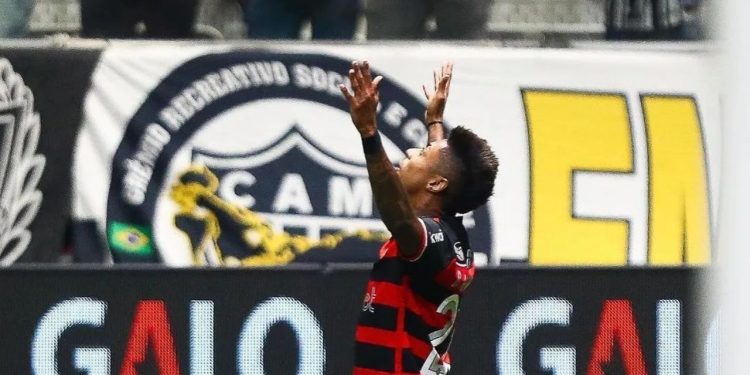Flamengo castiga o Atlético-MG em plena Arena MRV e segue líder do Brasileirão