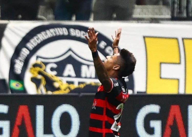 Flamengo castiga o Atlético-MG em plena Arena MRV e segue líder do Brasileirão