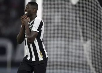 Botafogo vence o Inter amplia vantagem na liderança