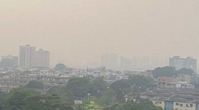 Pelo 3º dia consecutivo, Manaus amanheceu encoberta por fumaça nesta segunda-feira (12). A população. 3º dia