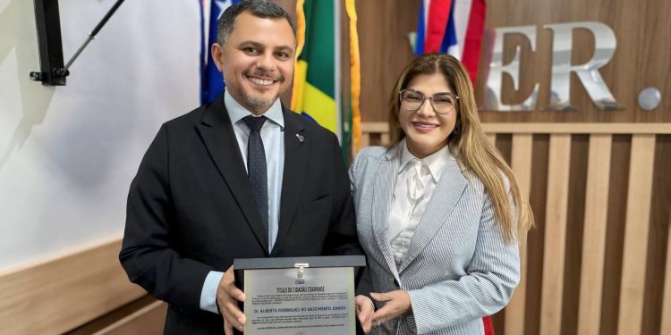 Cidade-piloto do projeto IDH+, Coari concede título de cidadão ao PGJ do Amazonas