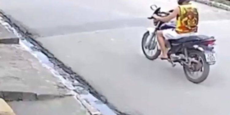 VEJA momento que estudante implora para bandido não assalta-la; ‘Por favor, eu tenho prova!’