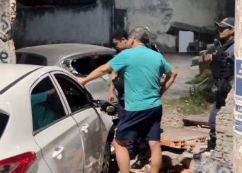 Em grave acidente, vítima fica presa às ferragens na Av. Brasil em Manaus