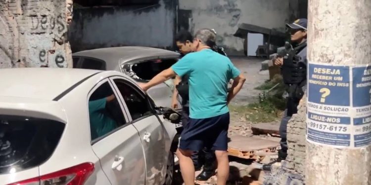 Em grave acidente, vítima fica presa às ferragens na Av. Brasil em Manaus