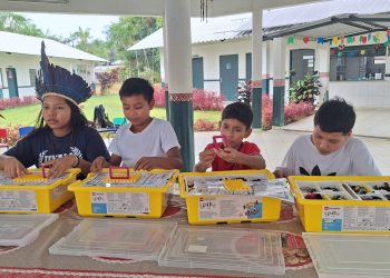 A equipe de Robótica da Escola SESI Dra. Emina Barbosa Mustafa, juntamente com a equipe pedagógica da. Alunos