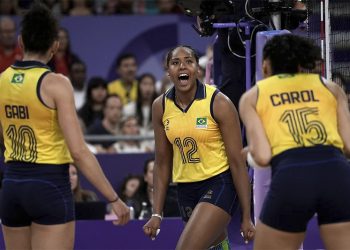 EUA derrota seleção brasileira no vôlei feminino em Paris