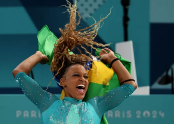 Aconteceu o que um país inteiro sonhava e o que Rebeca Andrade merecia. A maior atleta olímpica brasileira. Rebeca