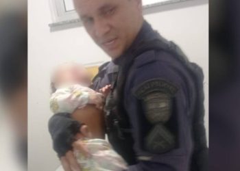 ANJO DA VIDA: PM salva bebê após criança ficar desacordada em Manaus