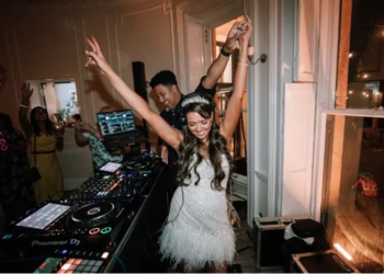 Um casal de Mansfield, na Inglaterra, estava às vésperas de celebrar a união definitiva entre eles, quando. Noiva