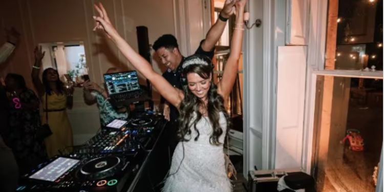 Um casal de Mansfield, na Inglaterra, estava às vésperas de celebrar a união definitiva entre eles, quando. Noiva