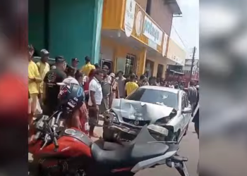 VEJA: Motorista perde controle do carro, invade calçada e atropela idoso no Santa Etelvina