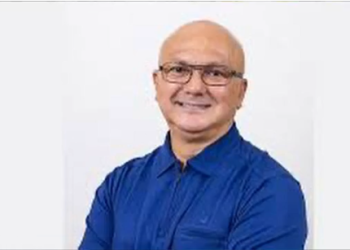 Coronel Menezes comanda caminhada no bairro da Alvorada