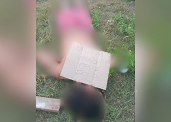 O corpo de um homem, ainda não identificado, foi encontrado com um bilhete de uma facção criminosa que. Homem é