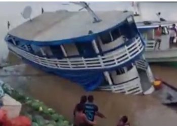 Um vídeo divulgado nas redes sociais mostra o momento em que vários passageiros ficam desesperados após. Vídeo mostra