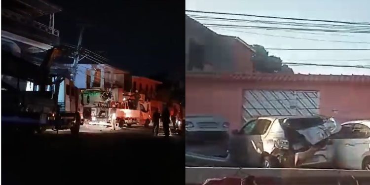 Um ônibus particular perdeu o controle, bateu em um poste, destruiu cinco carros e deixou moradores da rua. Vídeos: