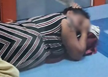 Uma moradora em situação de rua causou revolta em clientes de uma agência bancária após fechar a porta do. Mulher