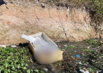 O corpo de um homem, ainda não identificado, foi encontrado seminu e sem marcas de agressão ou perfurações. Corpo de