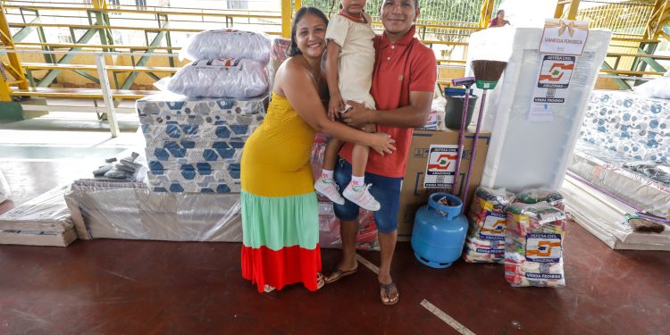 O Governo do Amazonas, por meio da Defesa Civil do Estado, entregou, nesta terça-feira, (27/08), ajuda. Vítimas