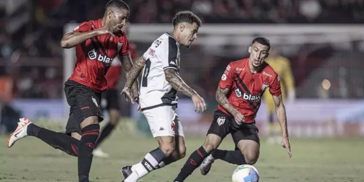 Vegetti marca golaço, e Vasco empata com Atlético-GO pela Copa do Brasil