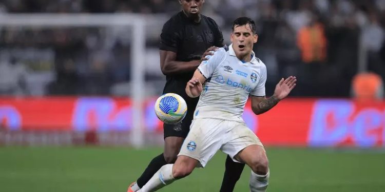Corinthians empata com o Grêmio pela Copa do Brasil em jogo com expulsões e gol anulado no fim
