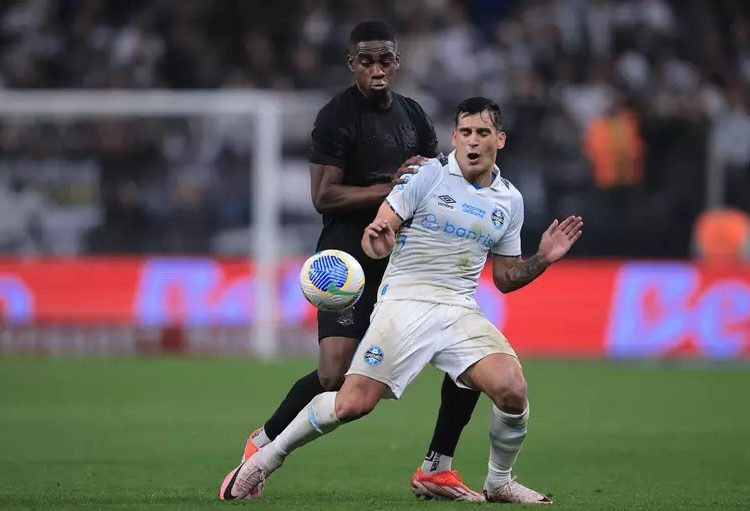 Corinthians empata com o Grêmio pela Copa do Brasil em jogo com expulsões e gol anulado no fim