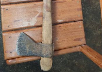 Com machado filho tentar matar pai em Borba no AM