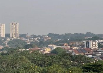 Manaus volta a ser inundada por fumaça e governos falham diante de evidência de seca severa