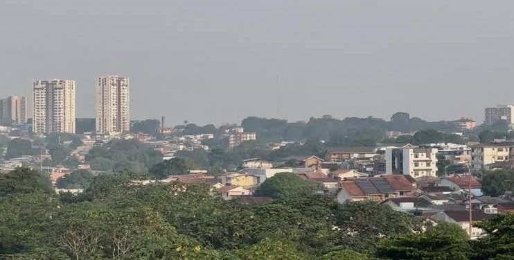 Manaus volta a ser inundada por fumaça e governos falham diante de evidência de seca severa