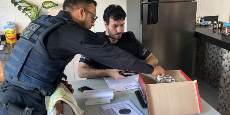 A Polícia Civil do Amazonas (PC-AM), por meio da Delegacia Especializada em Repressão a Crimes. Preso grupo