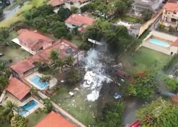 Vinte e seis corpos já foram retirados do avião que caiu em Vinhedo